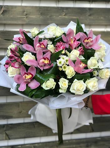 Букет цветов из: Розы и Хризантемы в Гривенской