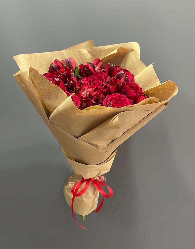 Букет цветов из: Альстромерии и Розы в Гривенской