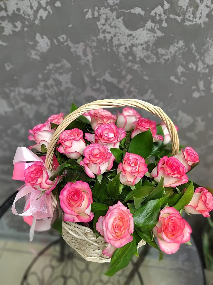 Цветочная композиция из Розы в корзине в Гривенской