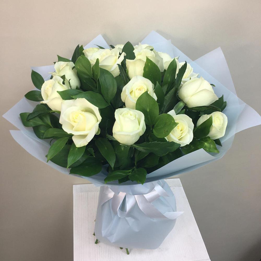Букет 15 Белых роз Проуд в Гривенской