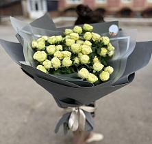 Букет Белые кустовые розы Солинеро в Гривенской