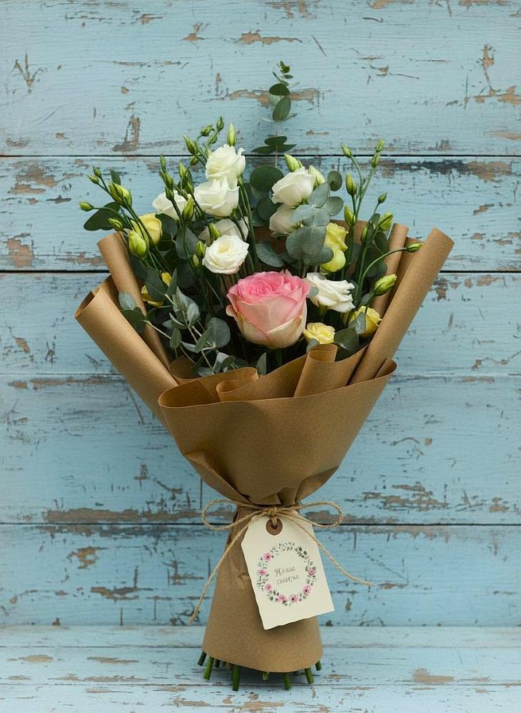 Букет цветов из: Розы и Лизиантусы в Гривенской