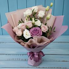 Букет цветов из:  Розы и Лизиантусы в Гривенской