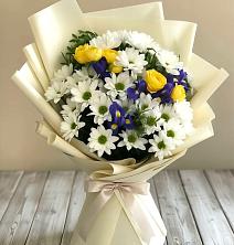 Букет цветов из:  Ирисы, Хризантемы и Розы в Гривенской