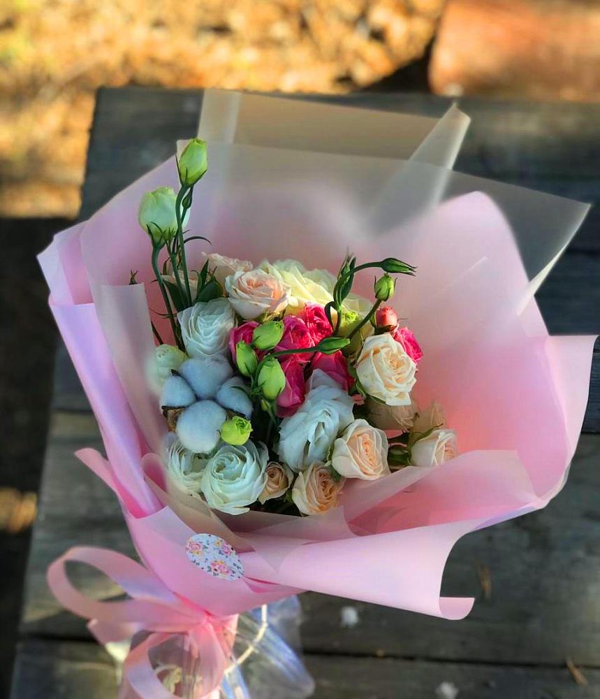 Букет цветов из: Розы и Лизиантусы в Гривенской