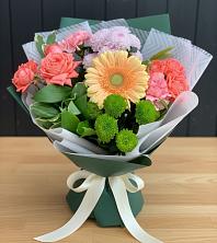 Букет цветов из:  Гвоздики, Розы, Герберы и Хризантемы в Гривенской