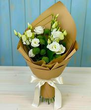 Букет цветов из:  Хризантемы и Лизиантусы в Гривенской