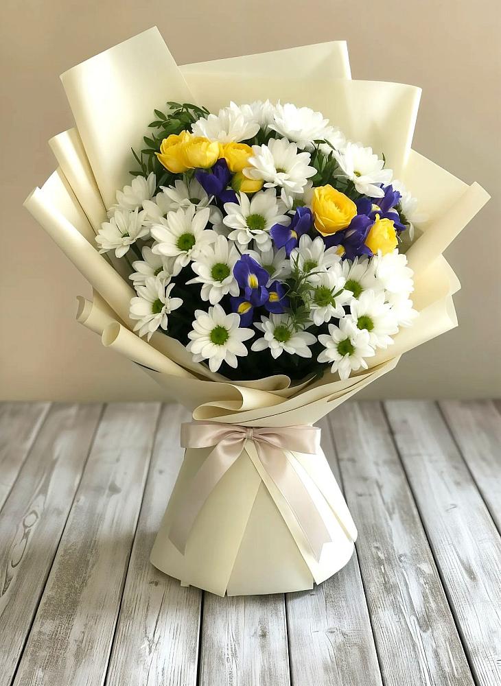 Букет цветов из: Ирисы, Хризантемы и Розы в Гривенской