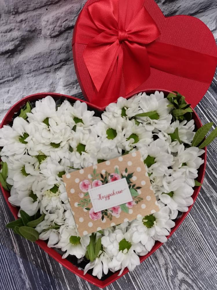 Цветочная композиция из Хризантемы в виде сердца в Гривенской