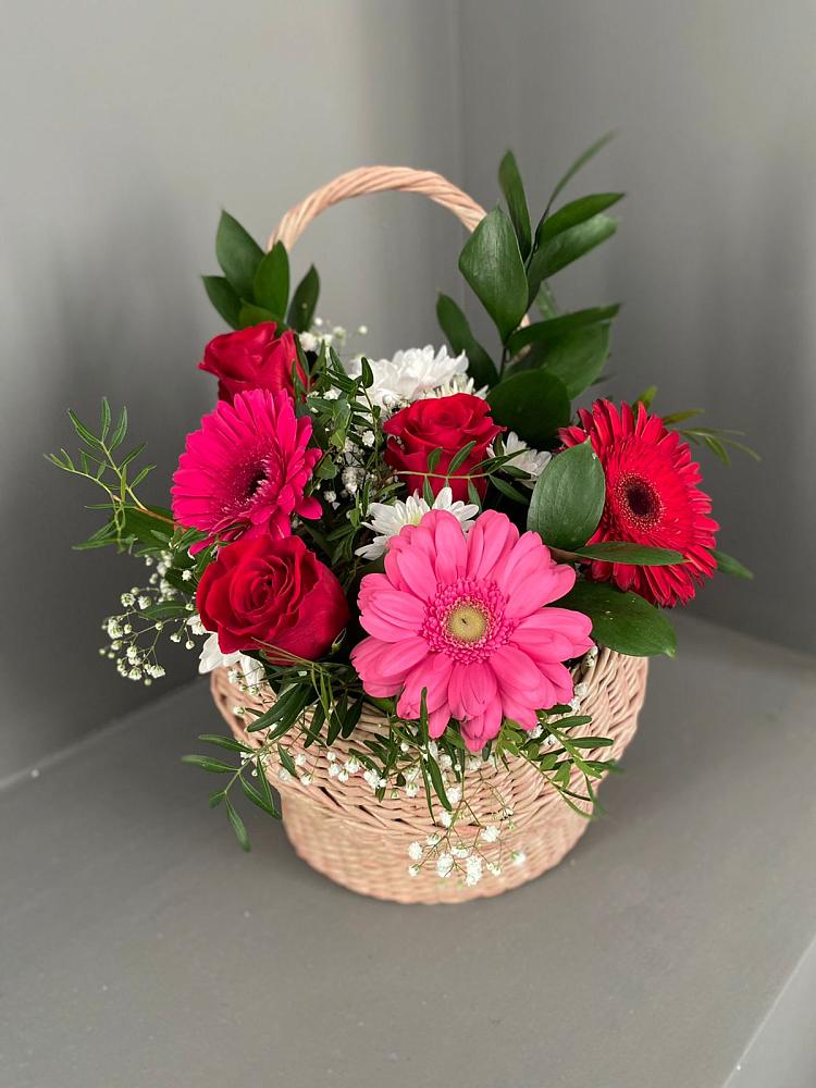 Цветочная композиция из Розы, Хризантемы и Герберы в корзине в Гривенской